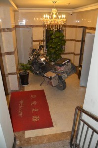 13, parking v hotelove chodbe II 