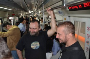 2_cesta metrem na namesti byla nekonecna_resize_20150429_084748