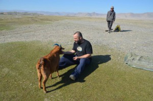 2. Ales se deli o svou snidani