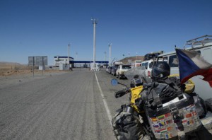 8_nic noveho...zavrena hranice...Rusove obedvaji_resize_20150515_202443