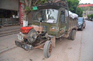 4. typicky cinsky nakladak s vymenym motorem 